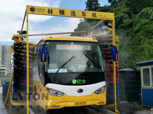 “讓出行更美好”東部公交EBUS選擇林頓大型通道式全自動(dòng)大巴洗車機(jī)