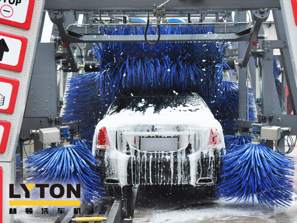 001型高泡洗車液，超潤滑高泡洗車液，高效、環(huán)保、超濃縮，林頓電腦洗車機專用。